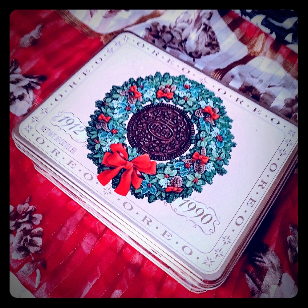 🌌 Vintage Oreo 1990 Christmas Tin Box 🌌